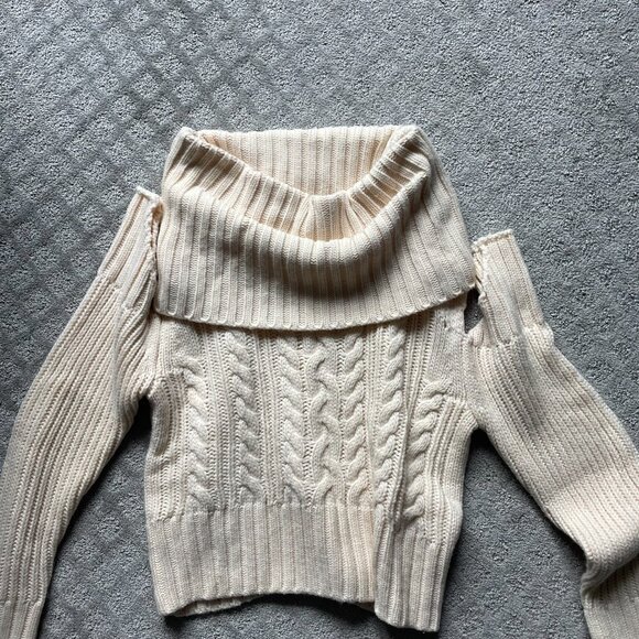 AAKAAA cream cable knit turtleneck cut out shoulders gorgeous never worn size S - Picture 3 of 9